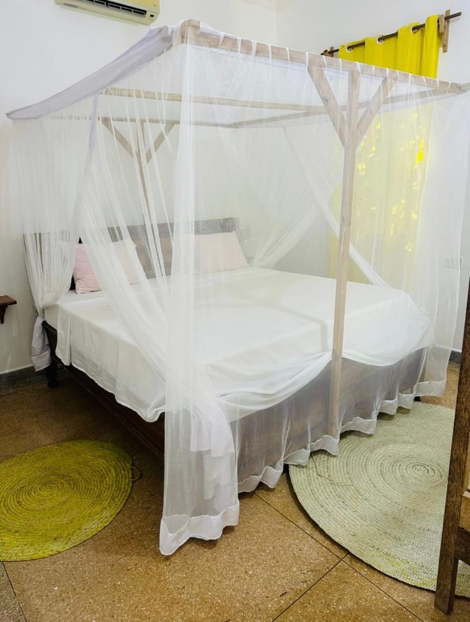 Bed, Photo of the whole room