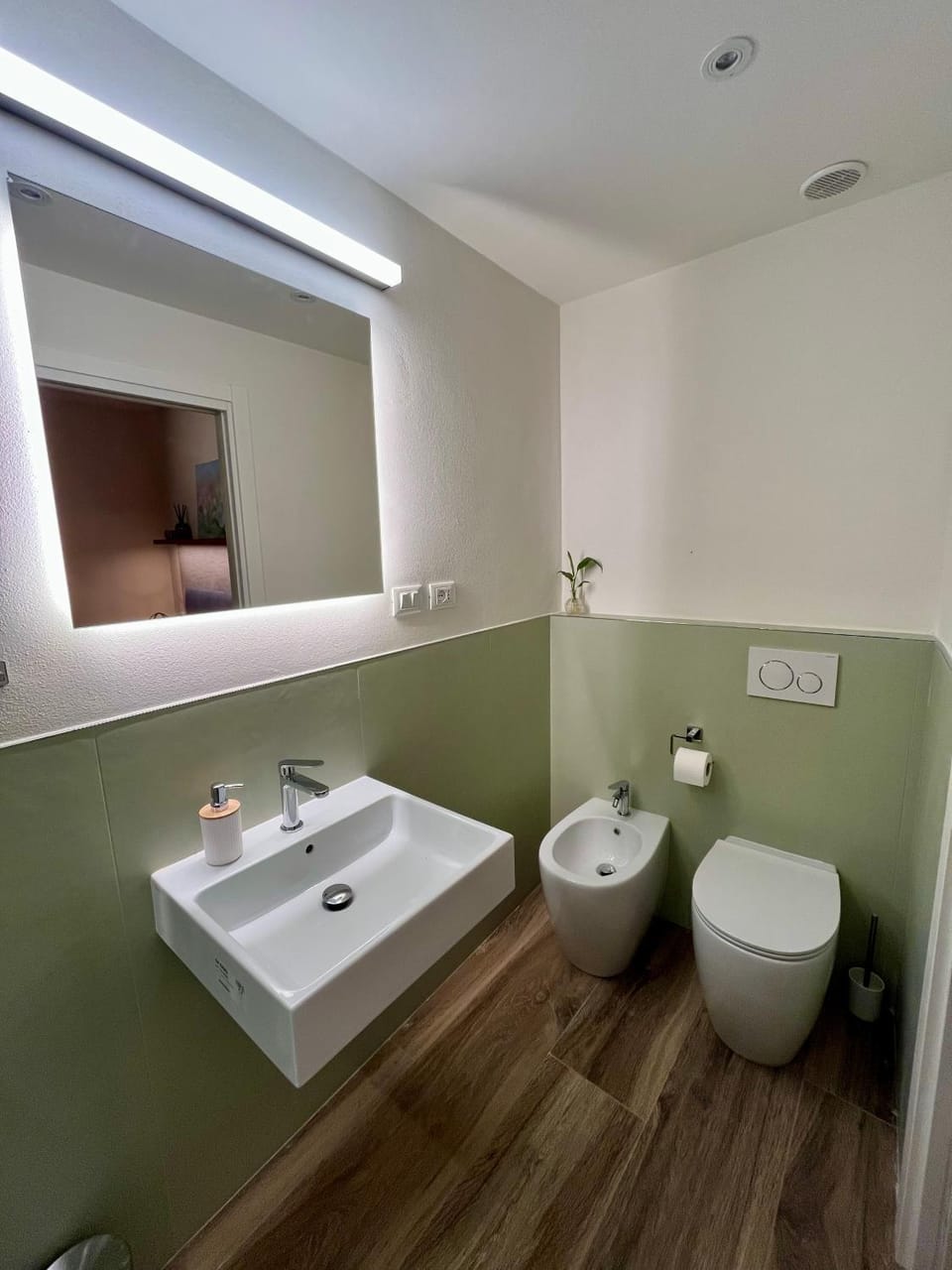 Shower, Toilet, Bathroom, hair dryier, towels