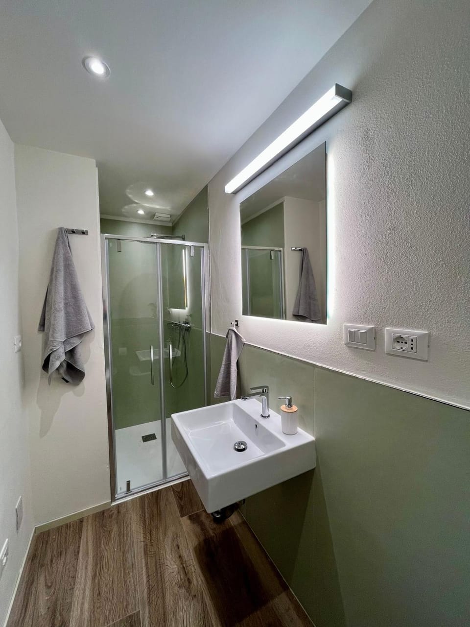 Shower, Bathroom, hair dryier, towels, towels