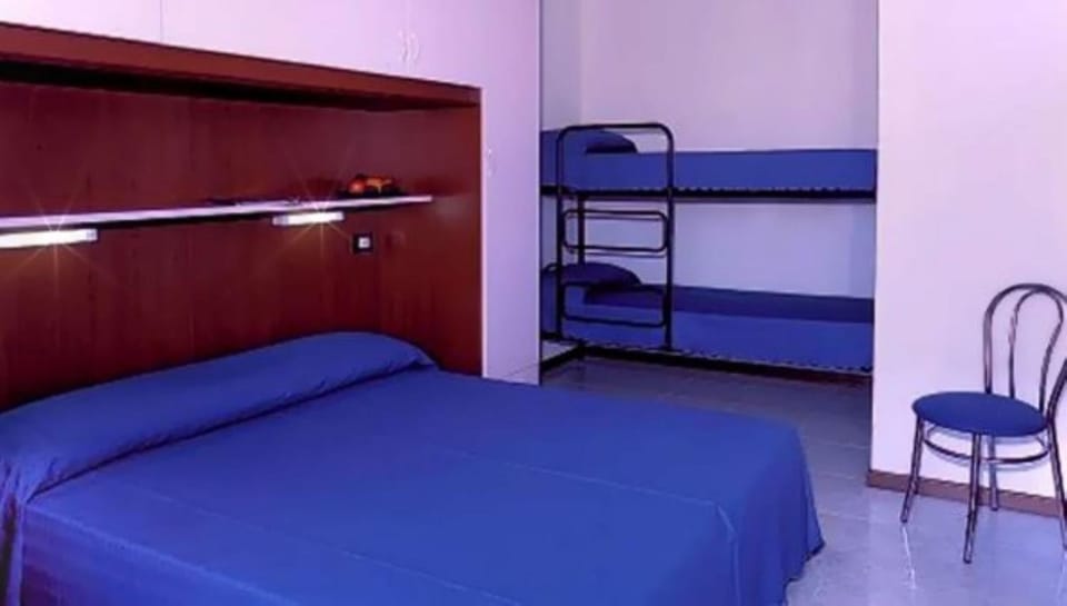 Bed, Bedroom, bunk bed