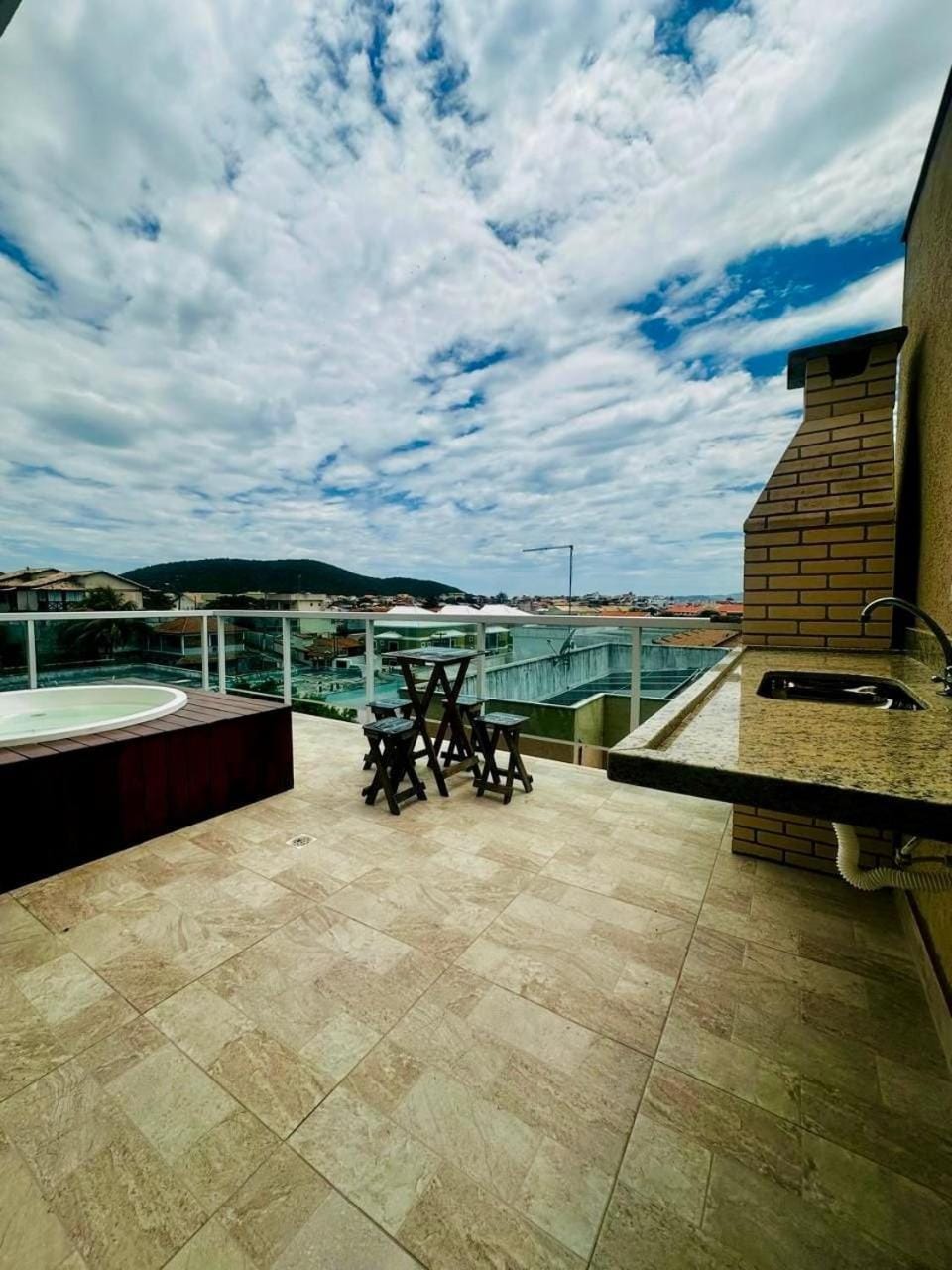 BBQ facilities, Hot Tub, City view