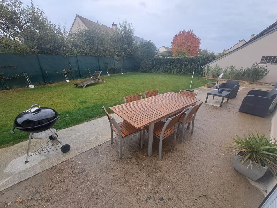 Maison rénovée avec jardin 2 chambres 2 SDB proche centre 135M Villa in Le Mans