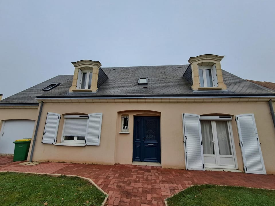 Maison rénovée avec jardin 2 chambres 2 SDB proche centre 135M Villa in Le Mans