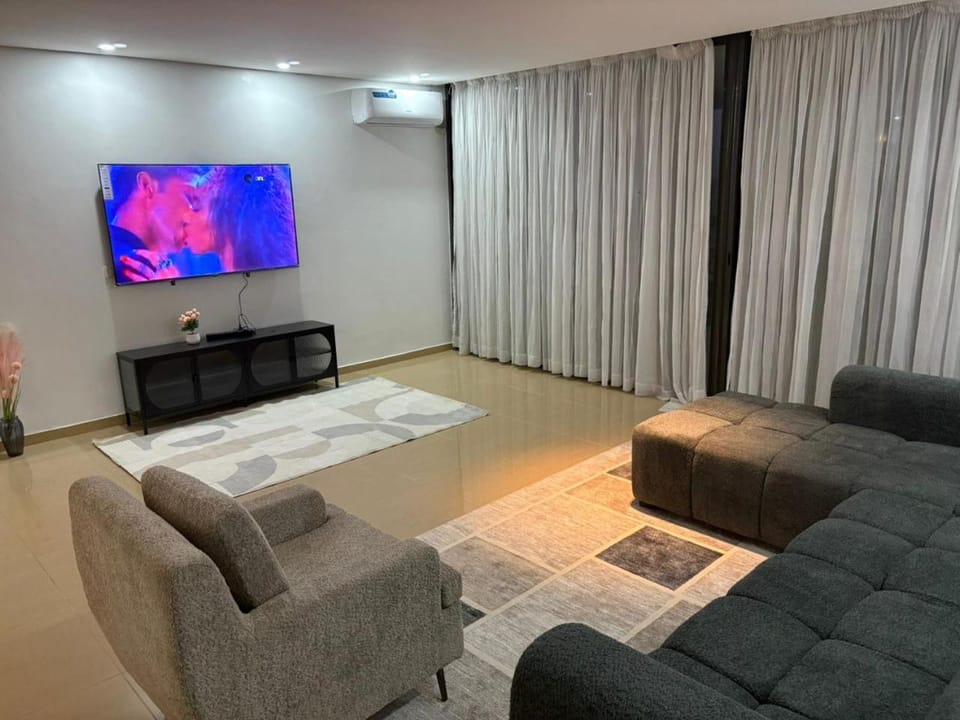 Studio B Luxury - Waterfront Apartment in Dakar