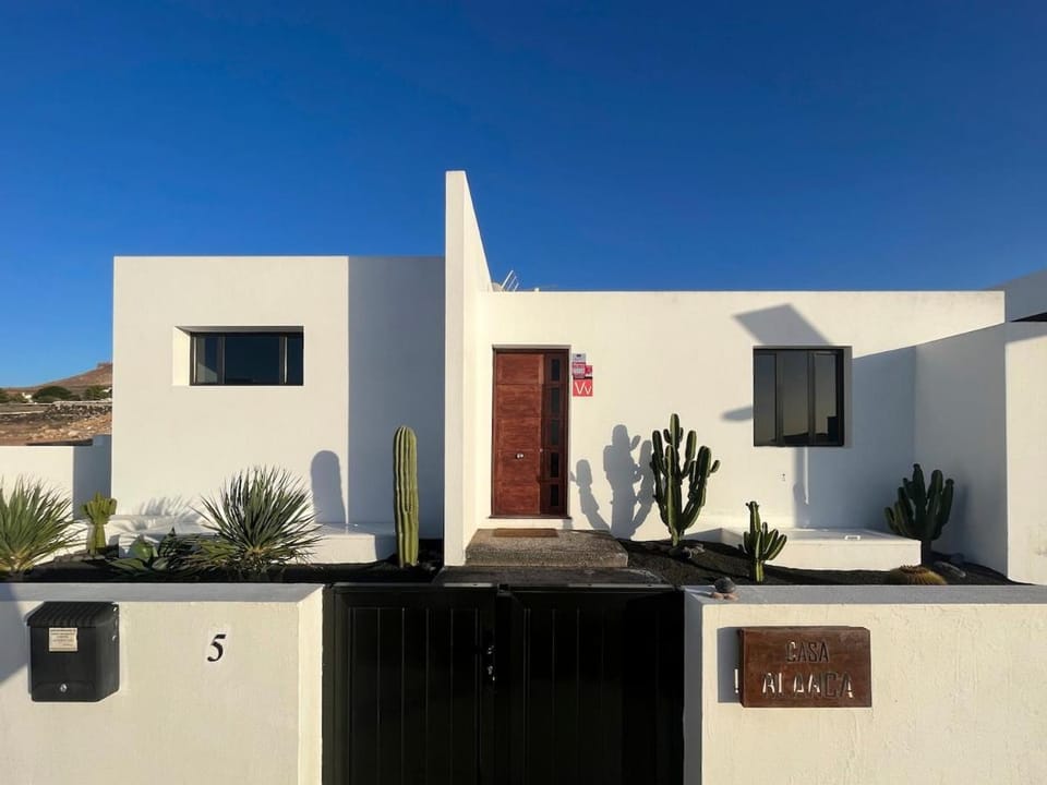 Casa Blanca - Villa à Teguise avec piscine privée Villa in Isla de Lanzarote
