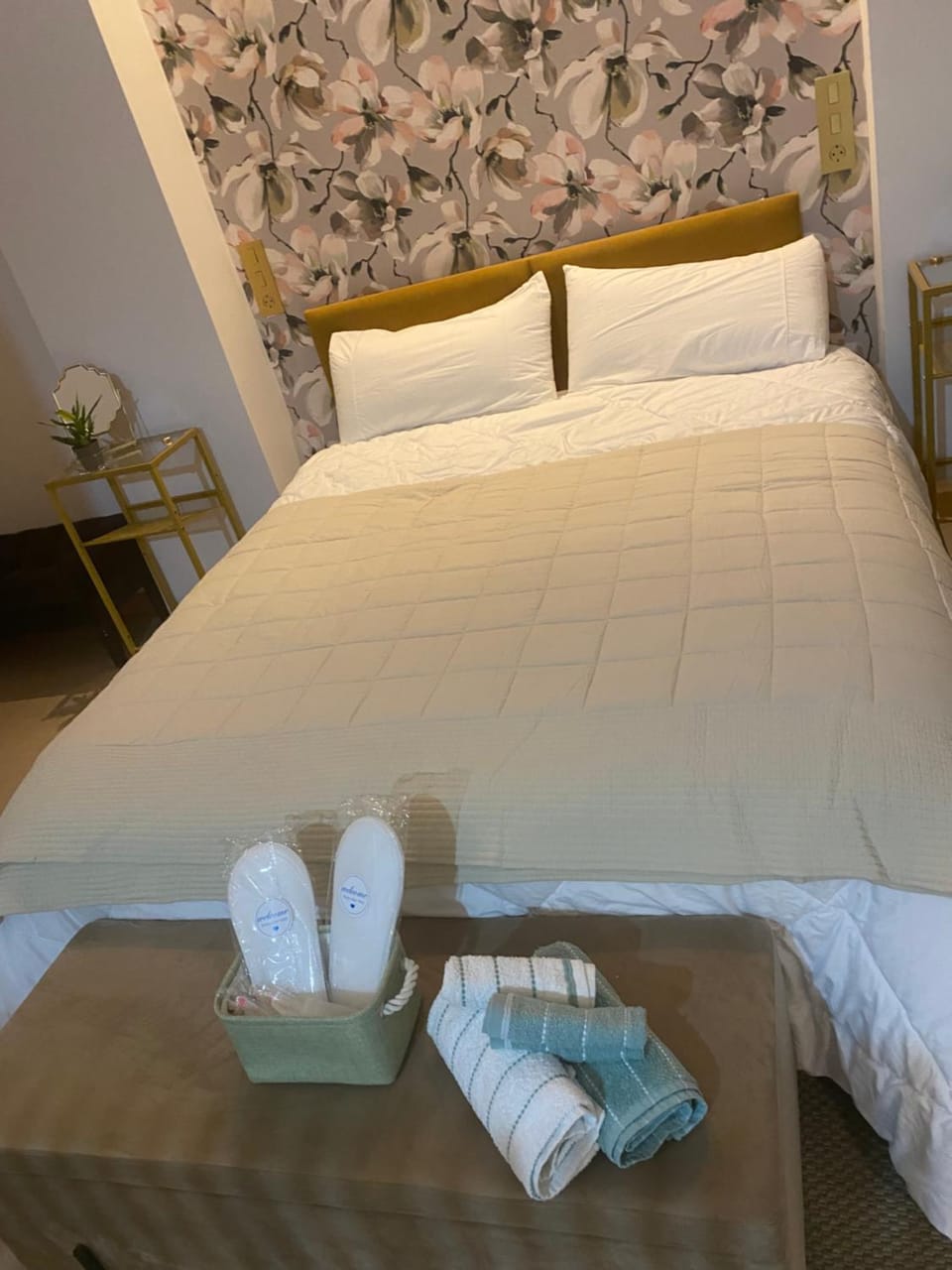 Bedroom, towels