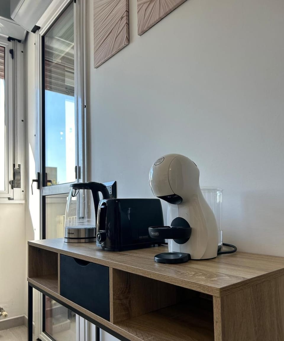 Coffee/tea facilities, toaster