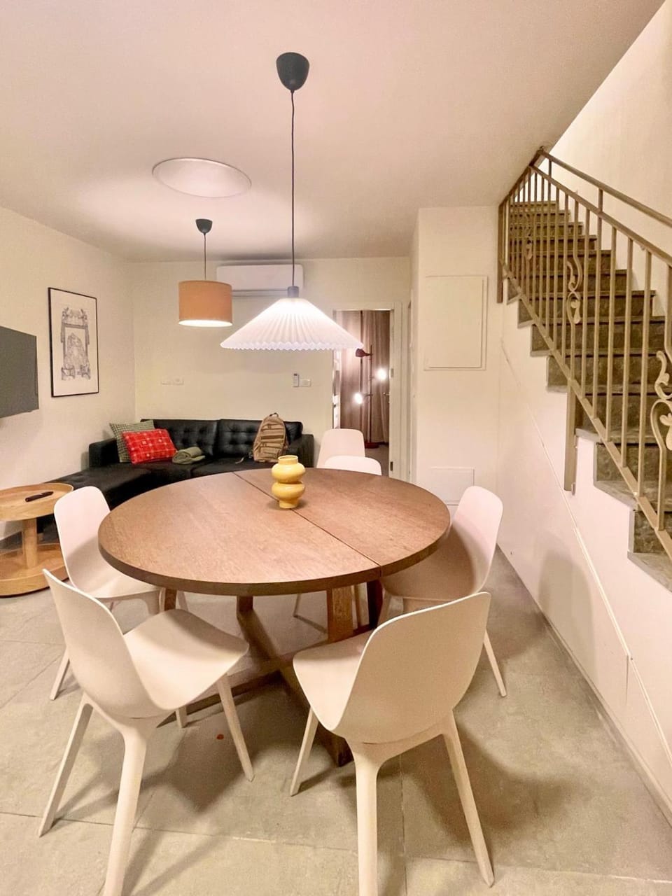 Perfectly Cozy 3BR Duplex Nachlaot Apartment in Jerusalem