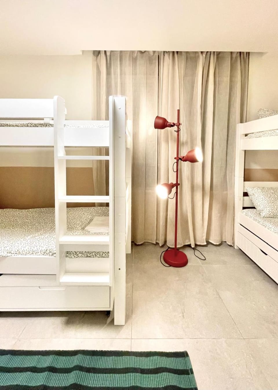 Perfectly Cozy 3BR Duplex Nachlaot Apartment in Jerusalem