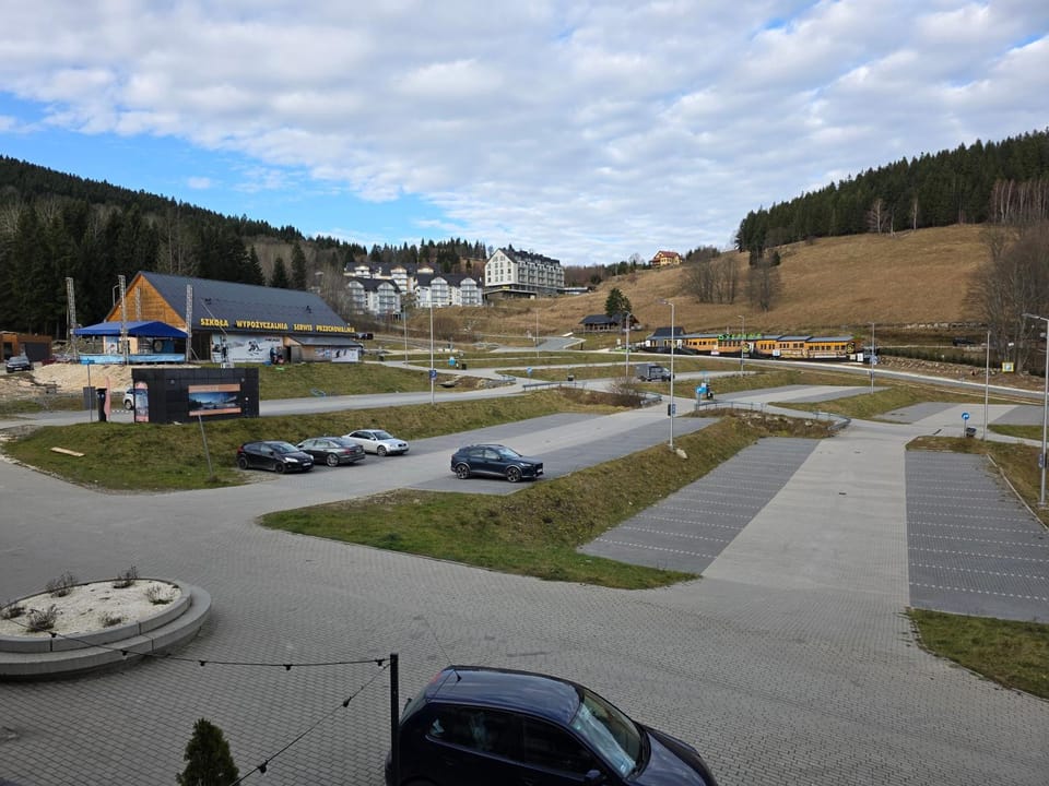 Neighbourhood, Location, Parking