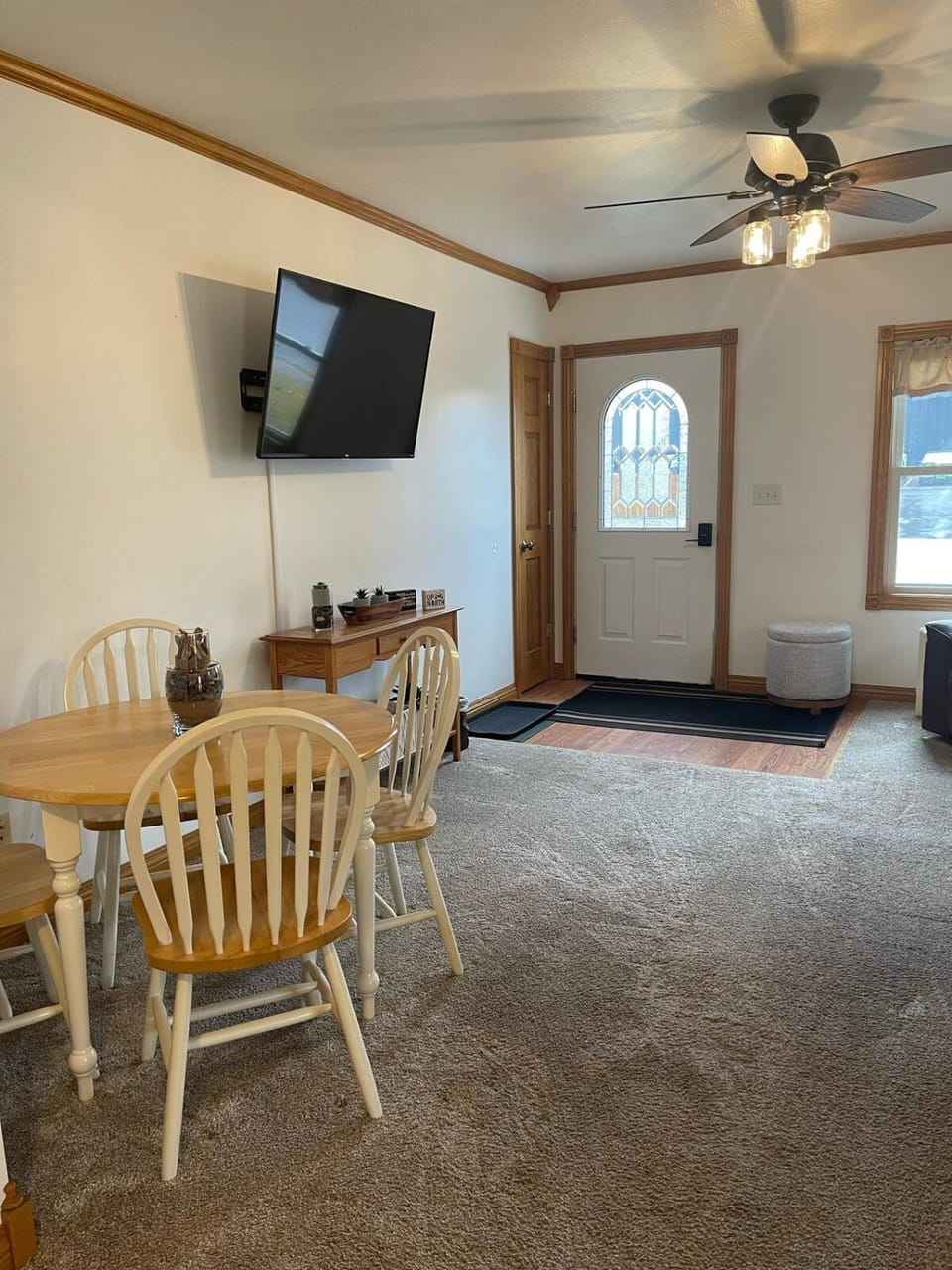Communal lounge/ TV room, TV and multimedia, Living room, Dining area