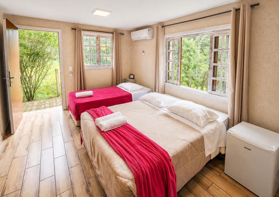 Villa Vintage Campos - Piscina e opções de suites com hidromassagem Hotel in Campos do Jordão