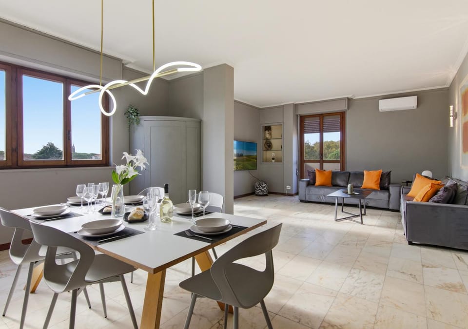 Living room, Lunch