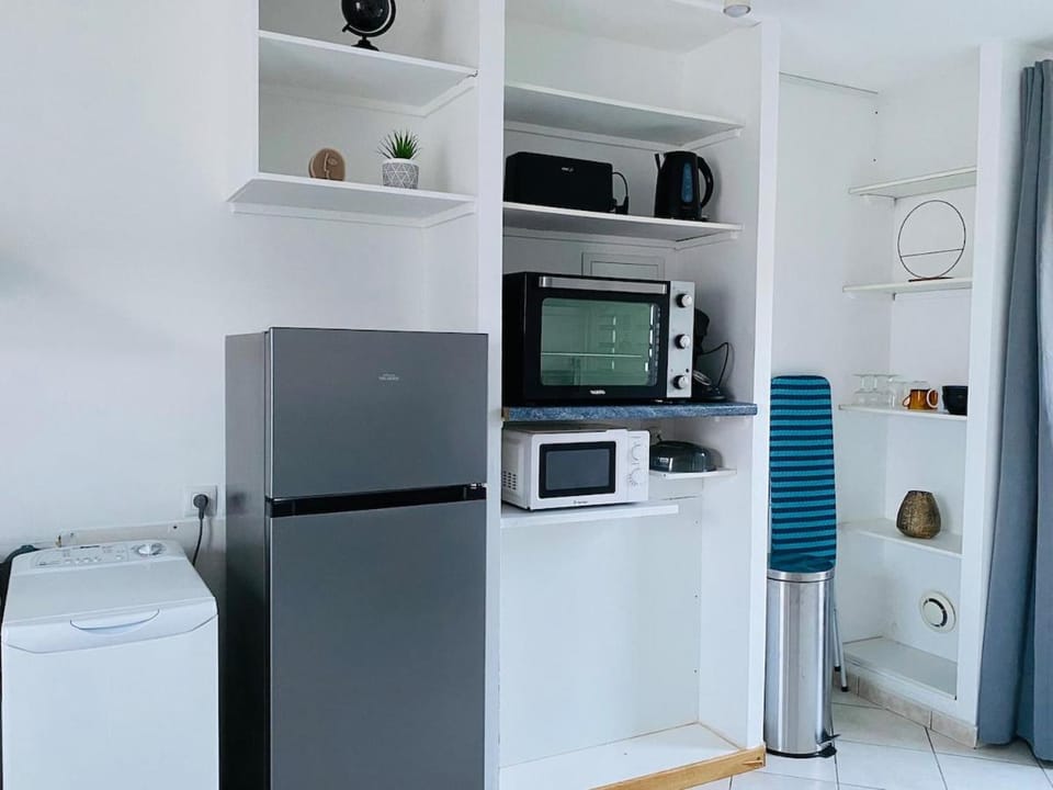 Studio au calme avec terrasse Apartment in Provence-Alpes-Côte d'Azur