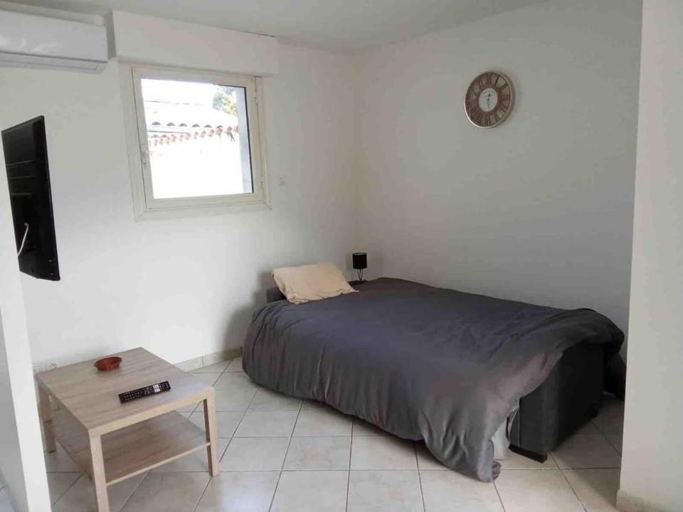 Studio au calme avec terrasse Apartment in Provence-Alpes-Côte d'Azur