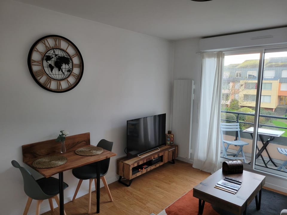 TV and multimedia, Balcony/Terrace, Living room, Dining area, internet