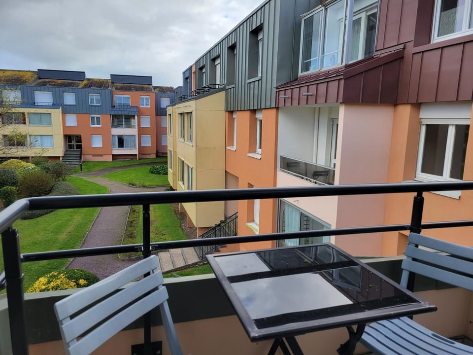 View (from property/room), Balcony/Terrace, Dining area