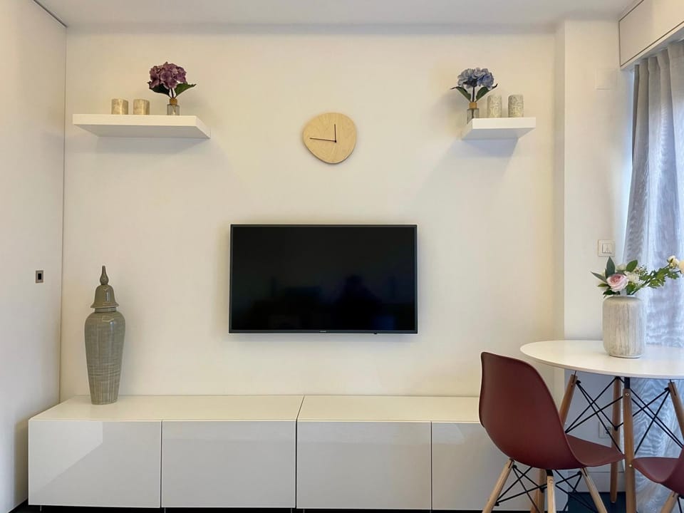 TV and multimedia, Dining area