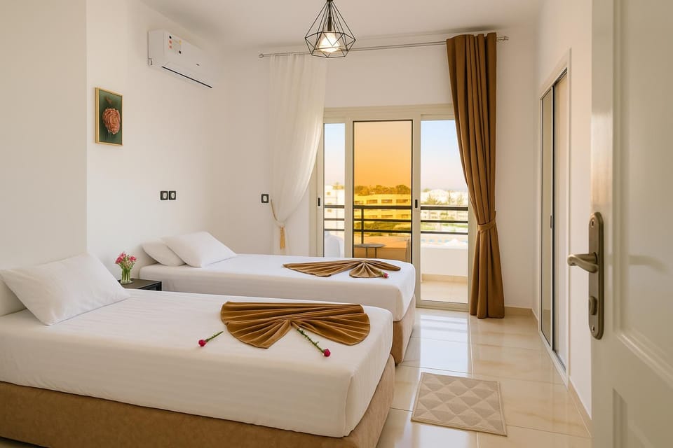 Bed, Photo of the whole room, Bedroom, internet, towels, air conditioner