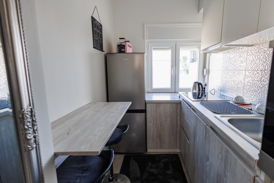 Kitchen or kitchenette, Dining area, dishwasher, oven, stove
