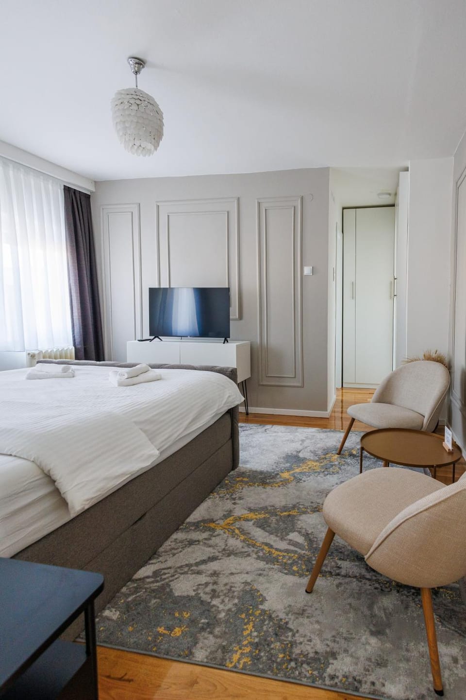 Communal lounge/ TV room, Bed, TV and multimedia, Living room, Bedroom