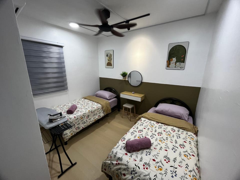 Bed, Photo of the whole room, Bedroom, air conditioner