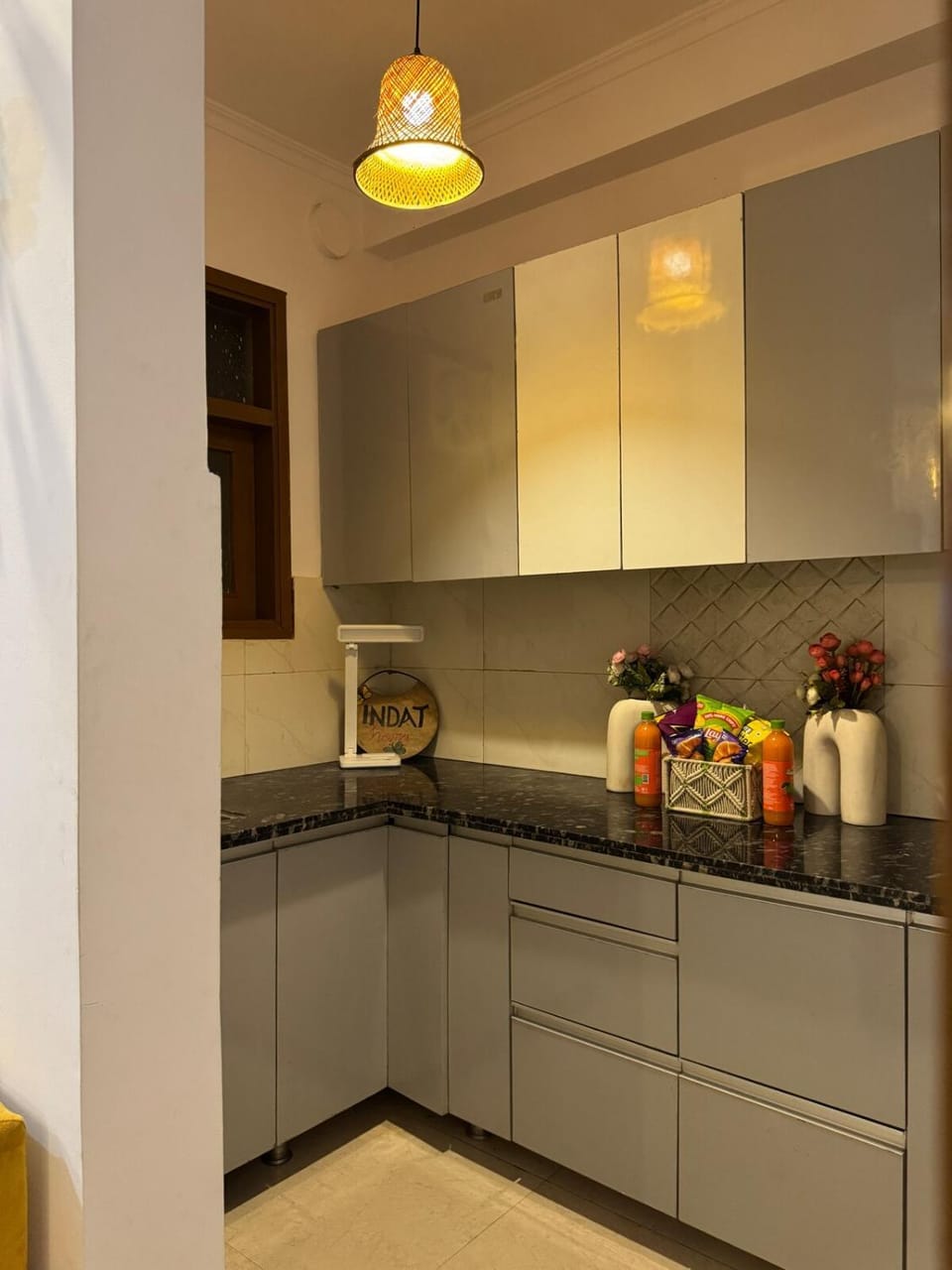 Vintage Themed apartment, private Cozy space with fast wifi in Delhi NCR Apartment in New Delhi