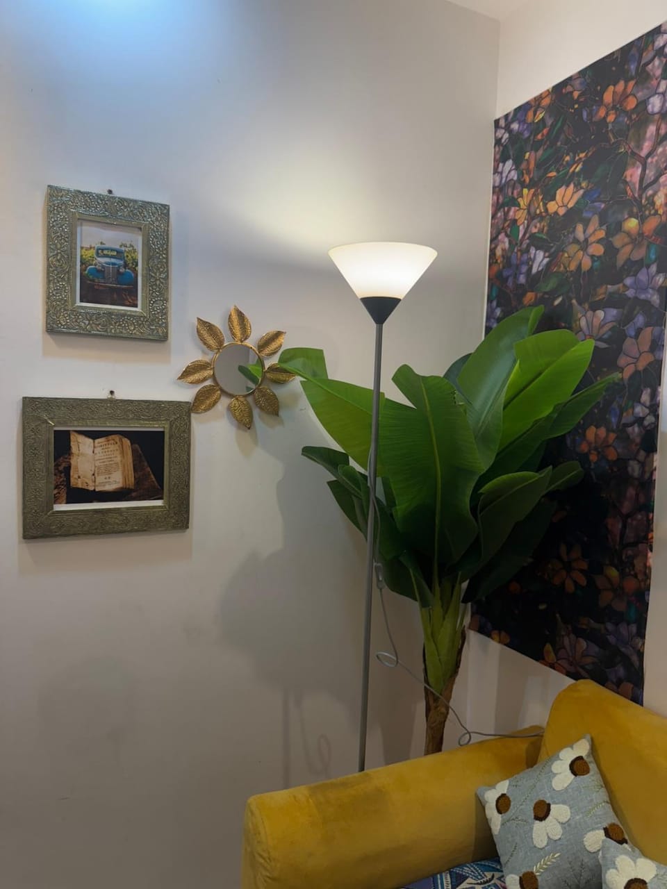 Vintage Themed apartment, private Cozy space with fast wifi in Delhi NCR Apartment in New Delhi