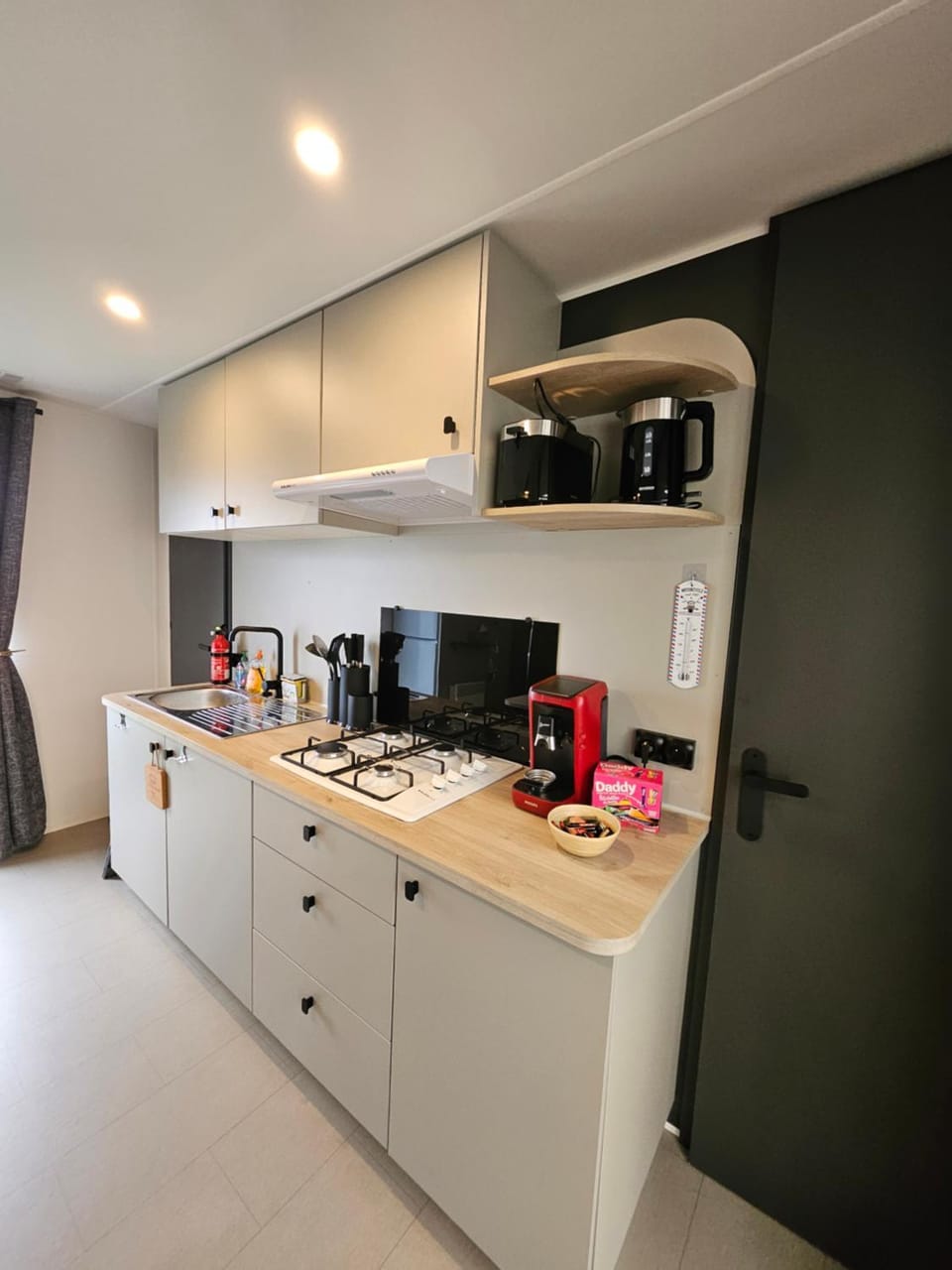 Kitchen or kitchenette