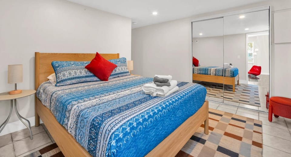 The Jute Box - Pool - Waterview - Wilton Drive Apartment in Wilton Manors