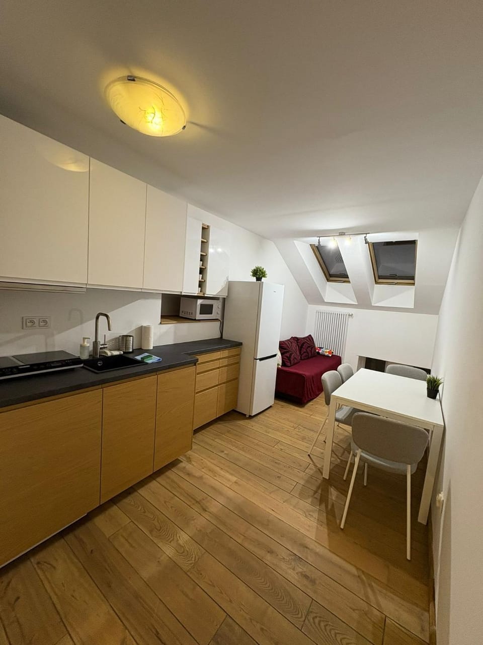 Kitchen or kitchenette, Seating area, pet friendly, stove