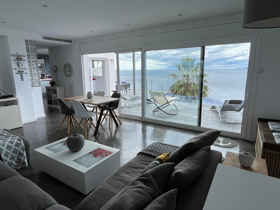 Villa Standing vue mer exceptionnelle Villa in Roses