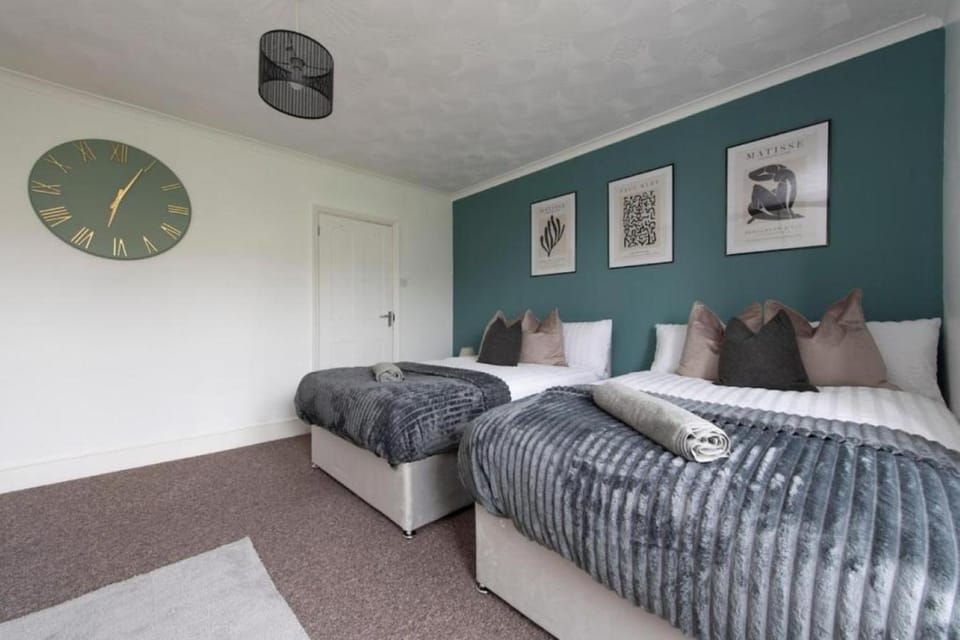 Bed, Photo of the whole room, Bedroom, heating, internet