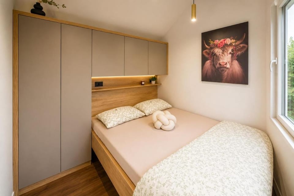 Bed, Photo of the whole room, Bedroom, towels, wardrobe