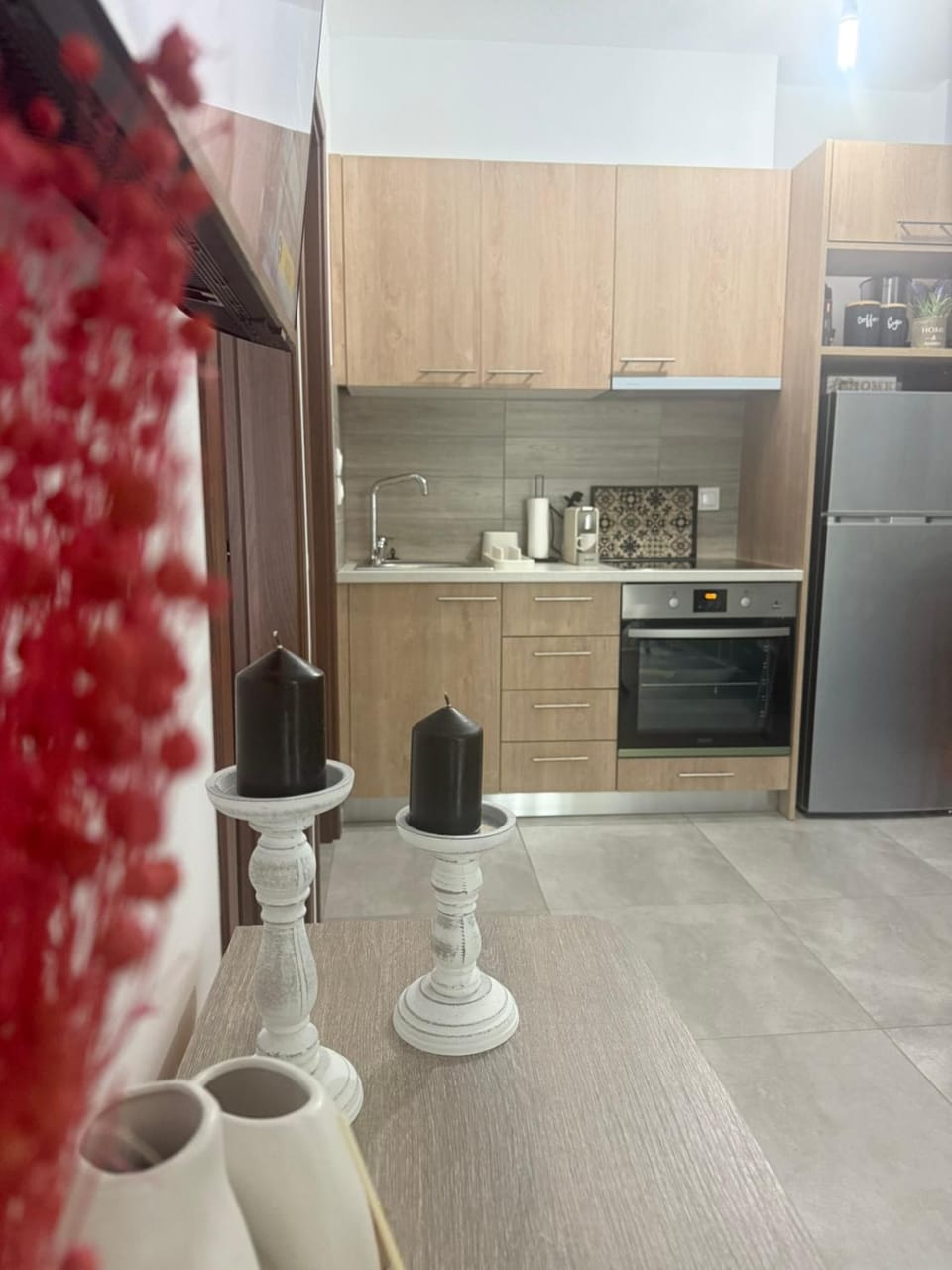 Coffee/tea facilities, Kitchen or kitchenette, oven, stove