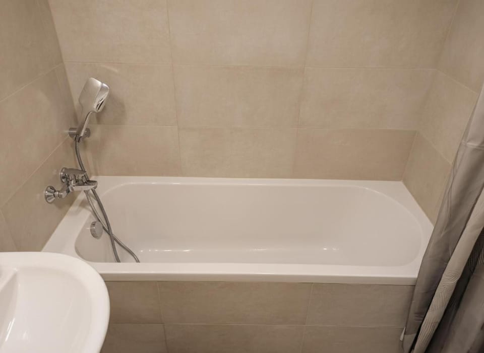 Bratislava, SADBA Family Apartment, Balcony, Free Parking, Airport 1km, Old Town 8km Apartment in Bratislava