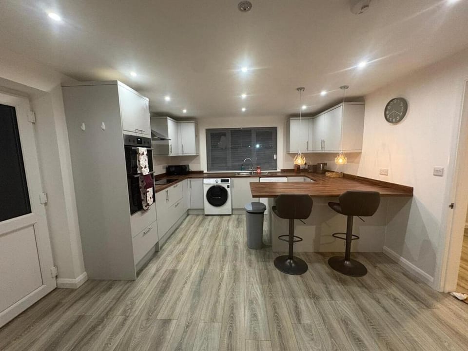 Large 4 bedroom Family let, Contractor, Corporate House in Daventry District