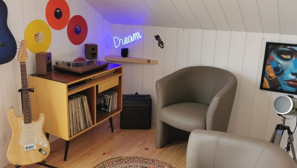 TV and multimedia, Living room, Seating area