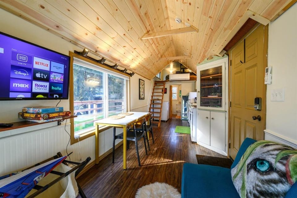 Birdhouse country living close to everything House in Eugene