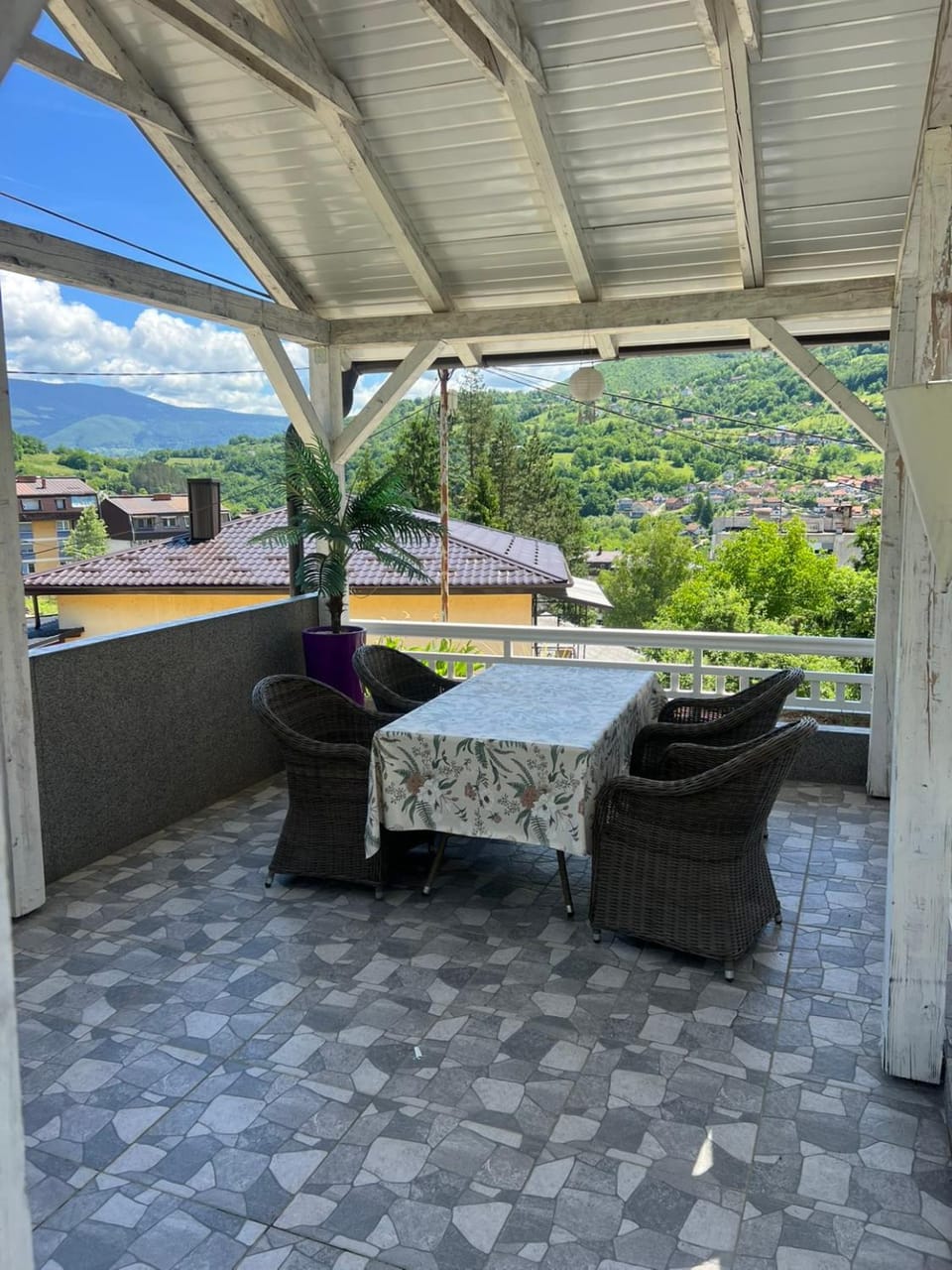 Natural landscape, View (from property/room), Balcony/Terrace, Dining area, Mountain view