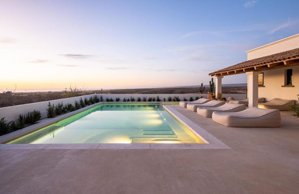 Swimming pool, sunbed