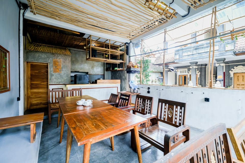 Seating area, Dining area
