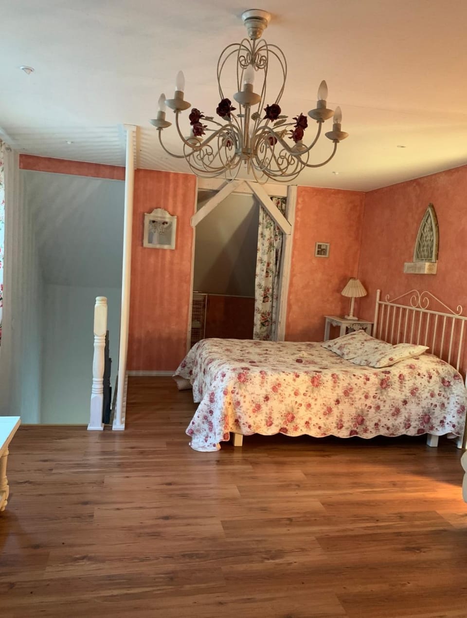 Bed, Photo of the whole room