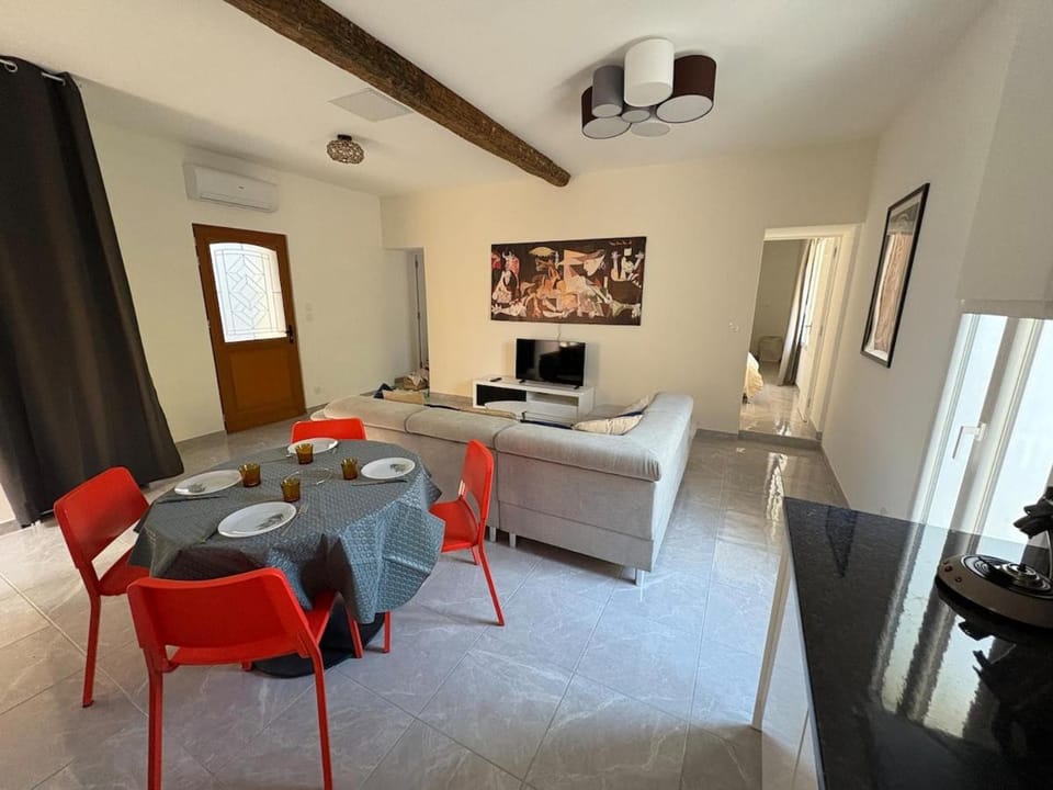 Superbe maison d artiste avec patio centre ville House in Occitanie