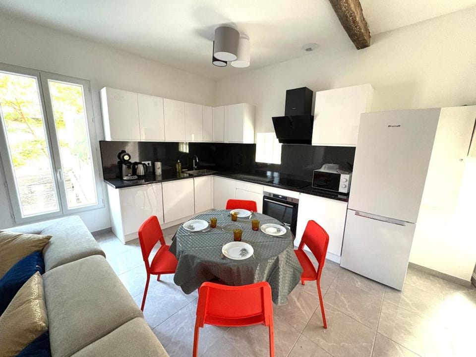 Superbe maison d artiste avec patio centre ville House in Occitanie