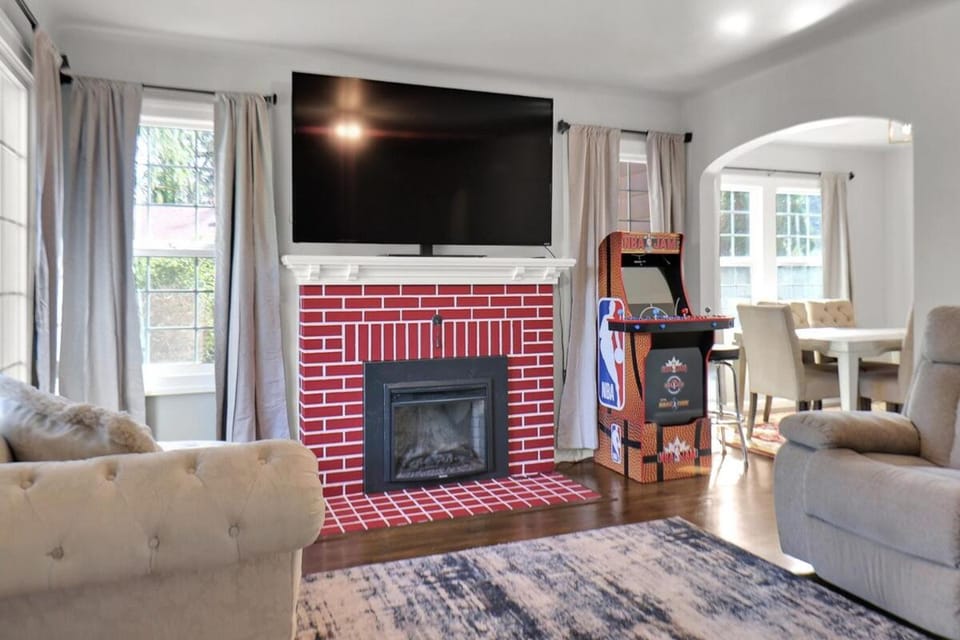 Spacious 3-Bedroom Near Campus House in Springfield