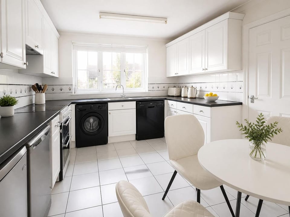 Kitchen or kitchenette, Dining area, oven, kitchen