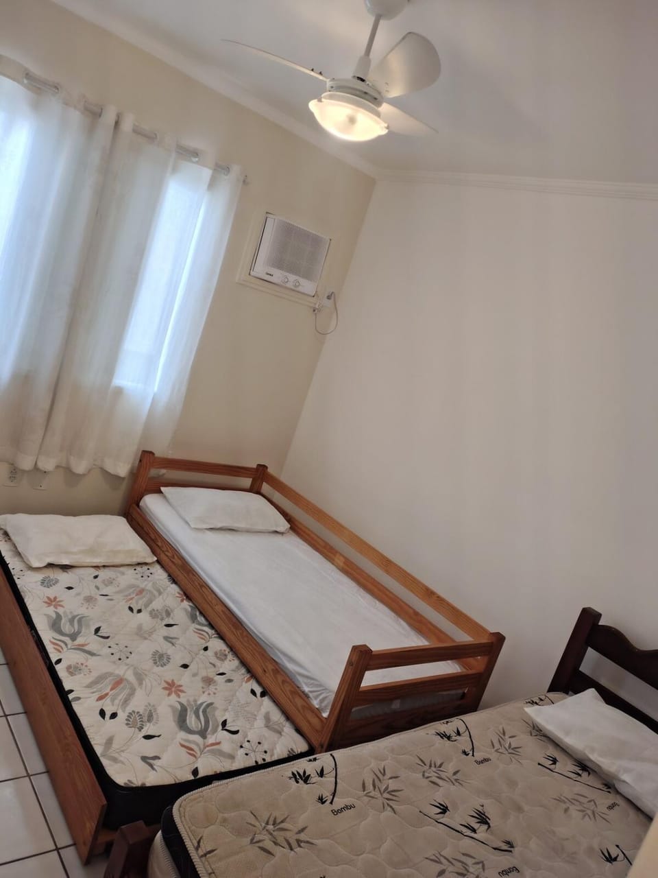 Bed, Photo of the whole room, Bedroom, air conditioner