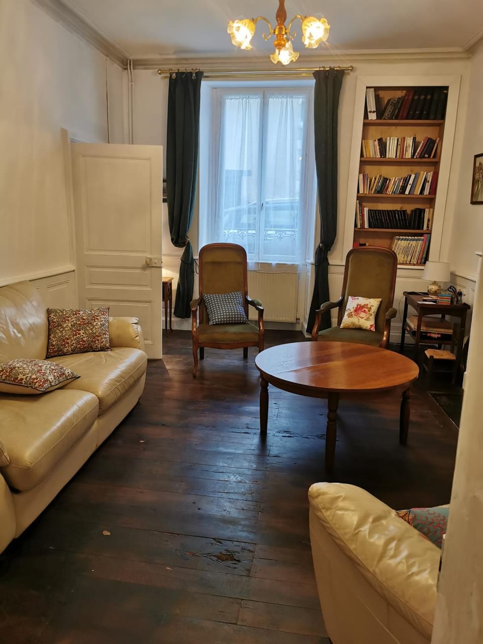 Grande maison de ville avec jardin Valence en Poitou pour 8 à 14 personnes House in Nouvelle-Aquitaine