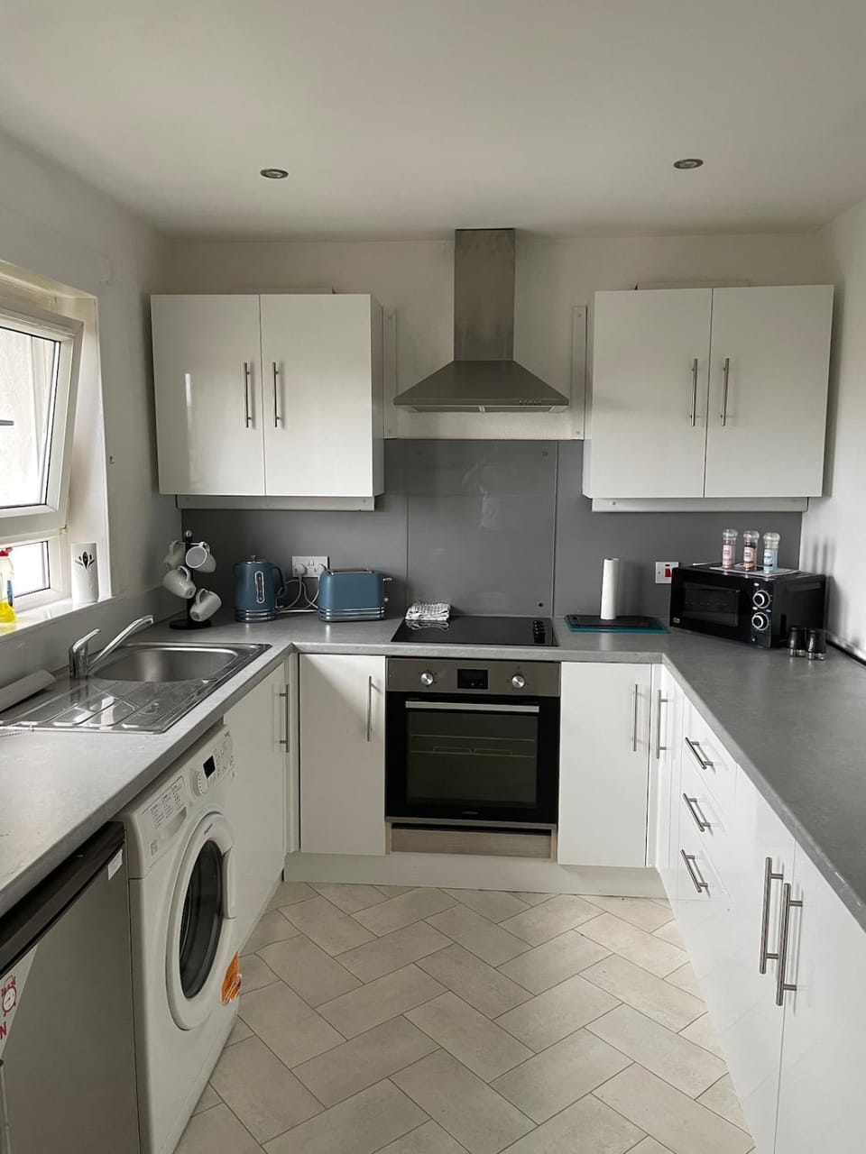 Spacious two bedroom flat, entire property Apartment in Greenock